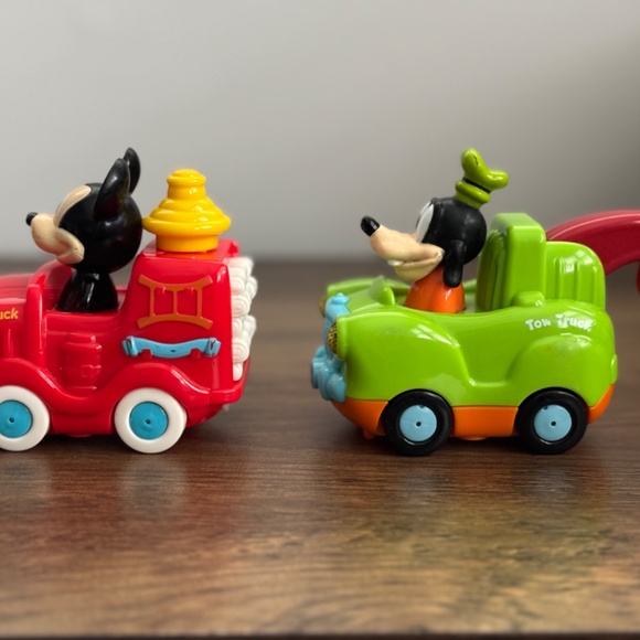 VTech Go! Go! Smart Wheels Disney MICKEY MOUSE Fire Truck GOOFY Tow Truck WORKS - Picture 4 of 7